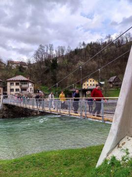 Prvi sprehod čez obnovljeni most